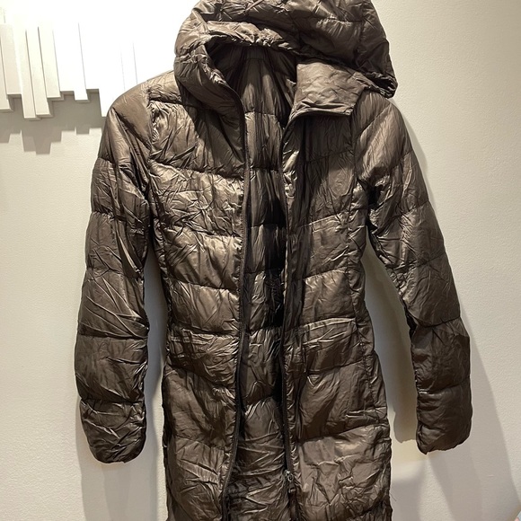 Uniqlo Ultra Light Down Long Hooded Jacket - above knee length,XS Gray, packable - Picture 11 of 13